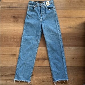 LEVI’S premium ribcage straight ankle raw hem size 25x27 NWT